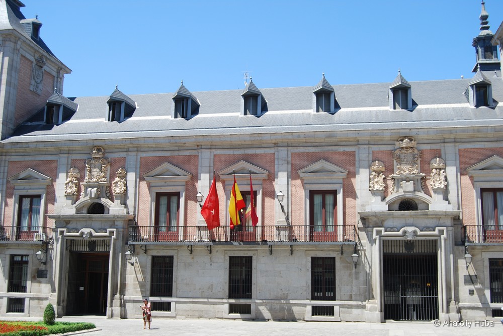 Пласа-де-ла-Вилья (Plaza de la Villa), старая мэрия Мадрида